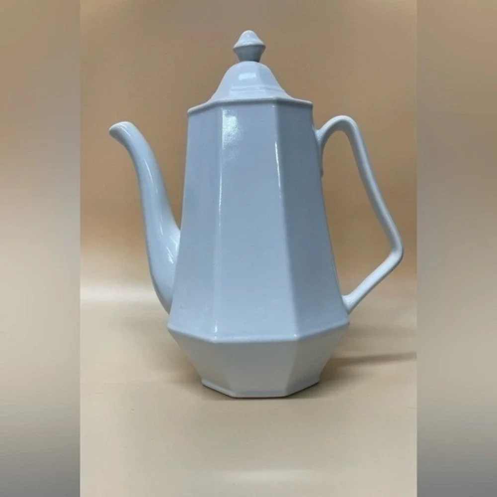 White Octagonal Ceramic Coffee Pot with Lid, Vintage Farmhouse Style Pitcher